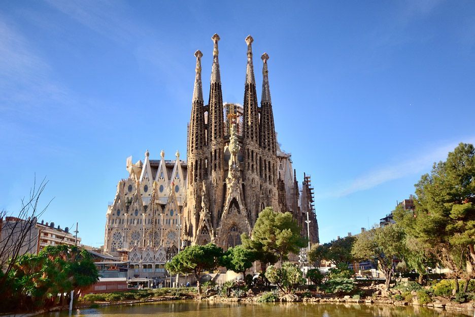 Sagrada-Familia_Antoni-Gaudi_dezeen_936_0